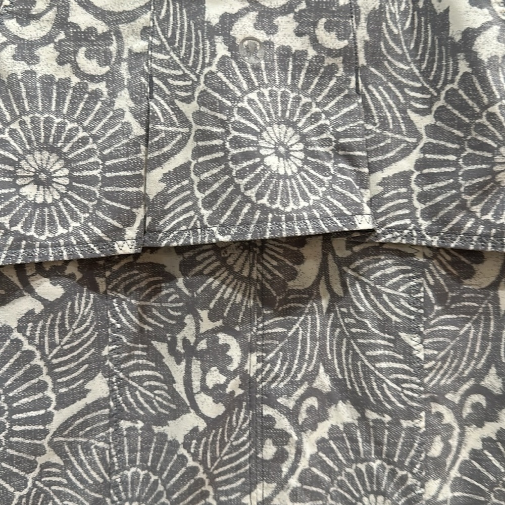 (2475) LULULEMON Run: Travel To Track Jacket *Print Sz 10/12 P2P=17.5" **LOVED** - Picture 10 of 10